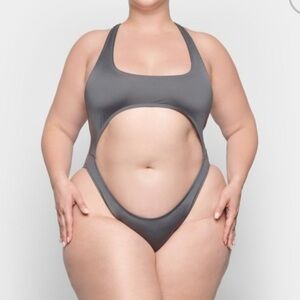 Skims monokini cutout one pierce swimsuit M